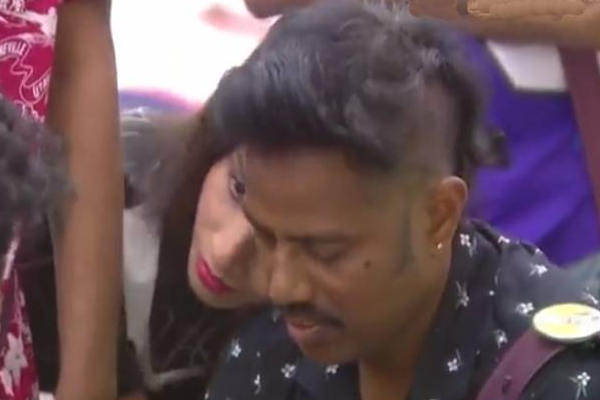 பிக்பாஸ் வீட்டில் முதன்முறையாக உணர்ச்சிவசப்பட்டு அழுத விக்ரமன்! இவர்தான் காரணம் | Vikraman Cried First Time Bigg Boss House
