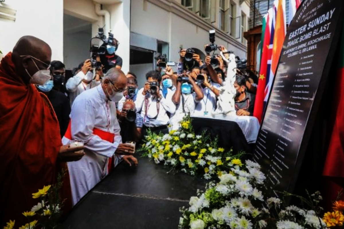 உயிர்த்த ஞாயிறு இழப்பீட்டு வழக்கு! பூஜித் ஜயசுந்தர - நிலந்தவுக்கு நீதிமன்றின் உத்தரவு | Court Order For Pujith Jayasundara Nilandha உயிர்த்த ஞாயிறு இழப்பீட்டு வழக்கு! பூஜித் ஜயசுந்தர - நிலந்தவுக்கு நீதிமன்றின் உத்தரவு | Court Order For Pujith Jayasundara Nilandha