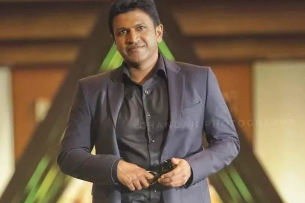 தானத்திற்கே தானம் செய்யும் தாராள மனசு இவருக்கு தான் - பிறப்பு முதல் இறப்பு வரை தானம்! | Actor Puneeth Rajkumar Donate His Eyes After Dath