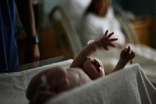 குழந்தைக்கு பாலூட்டிய தாய் வன்புணர்வு | Mother Who Breastfeeds Her Child Is Violent