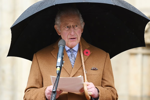 ஊழியர்களுக்கு மகிழ்ச்சியை ஏற்படுத்திய மன்னர் சார்லஸ்! | King Charles Who Made The Staff Happy