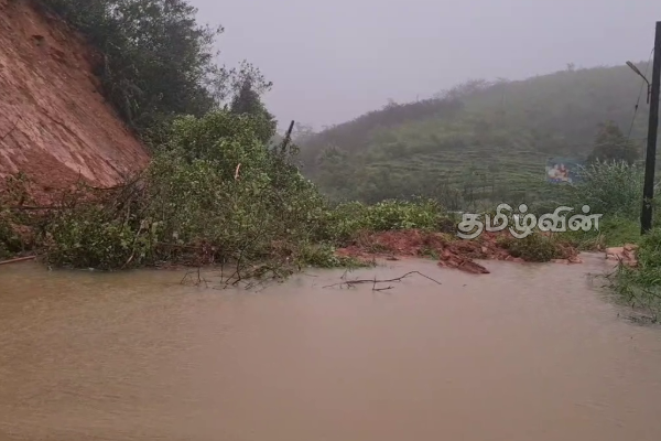 மண்சரிவு காரணமாக நுவரெலியா - ஹட்டன் பிரதான போக்குவரத்து பாதிப்பு | Nuwara Eliya Hattan Main Road Affect Landslide மண்சரிவு காரணமாக நுவரெலியா - ஹட்டன் பிரதான போக்குவரத்து பாதிப்பு | Nuwara Eliya Hattan Main Road Affect Landslide