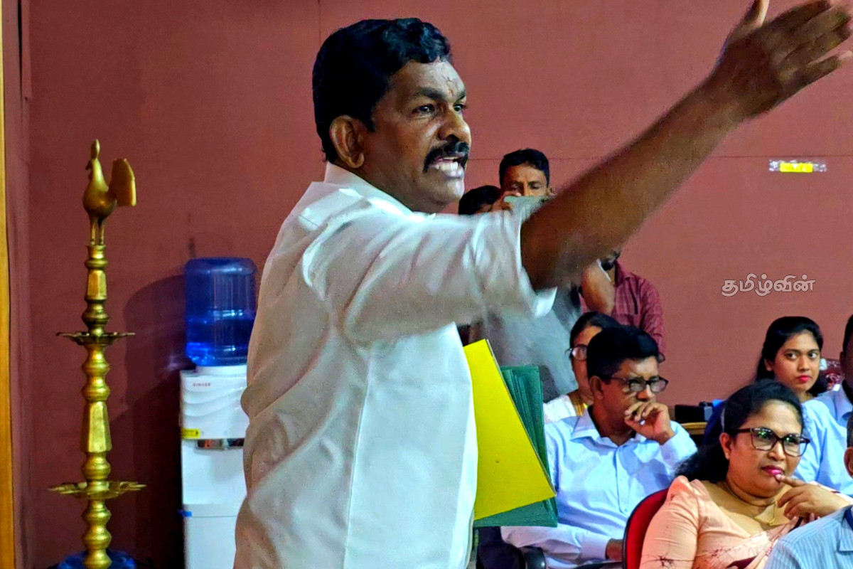 தமிழ் பிரதேசங்கள் அபிவிருத்தியில் புறக்கணிக்கப்படுவதாகக் குற்றச்சாட்டு! மறுப்பு தெரிவித்த அருண் ஹேமச்சந்திரா | Tamil Regions Are Being Neglected In Development தமிழ் பிரதேசங்கள் அபிவிருத்தியில் புறக்கணிக்கப்படுவதாகக் குற்றச்சாட்டு! மறுப்பு தெரிவித்த அருண் ஹேமச்சந்திரா | Tamil Regions Are Being Neglected In Development