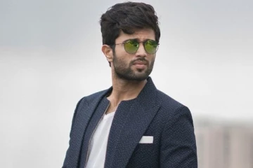 முரட்டுப் பார்வையில் விஜய் தேவகொண்டா வெளியிட்ட புகைப்படம் - வைரலாக்கிய ரசிகர்கள்