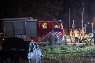 நெதர்லாந்து வீதியில் ஏற்பட்ட திடீர் விபத்து ; மக்கள் பதற்றம்