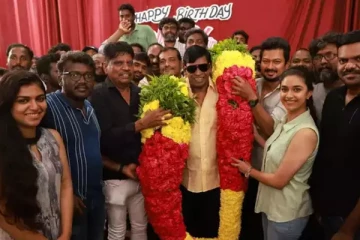 கொண்டாட்டத்தின் உச்சத்தில் வடிவேலு! பிரம்மாண்ட மாலையுடன் ஜொலிக்கும் புகைப்படம்