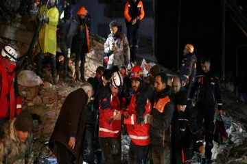 உலக நாடுகளை உலுக்கிய நிலநடுக்கம்! 5 மீட்டர் வரை நகர்ந்த துருக்கி: பலி எண்ணிக்கை உயர்வு