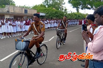 வேலணை மத்தியின் மாணவர்களுக்கு பொலிஸாரால் முன்னெடுக்கப்பட்ட வீதி போக்குவரத்து விழிப்புணர்வு!