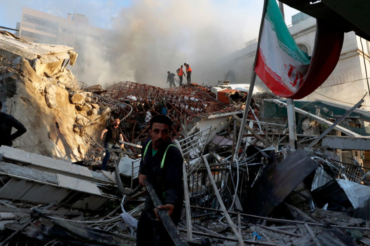 இஸ்ரேல் நடத்திய தாக்குதலில் ஈரான் தூதரக அதிகாரிகள் நால்வர் பலி; கடும் எச்சரிக்கை | 4 Iran Diplomatic Officials Killed Israel Attack