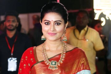 மாடர்ன் லுக்கில் ரசிகர்களை மயக்கிய நடிகை சினேகா- வைரலாகும் ஒற்றை புகைப்படம்
