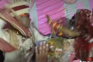 இனிப்பு கொடுத்த மணப்பெண்....மணமேடையில் அறைந்த மாப்பிள்ளை! ஷாக்கான உறவினர்கள்