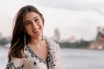 தாடி மீசையுடன் சாரா அலி கான் வெளியிட்ட போட்டோ! பார்த்து ரசிகர்கள் ஷாக்