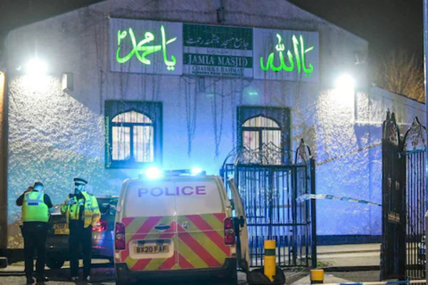 வெளிநாடொன்றில் கத்திக்குத்து தாக்குதல்: 18 வயது இளைஞர் பலி | 18 Year Old Youth Dies Stabbing In Uk