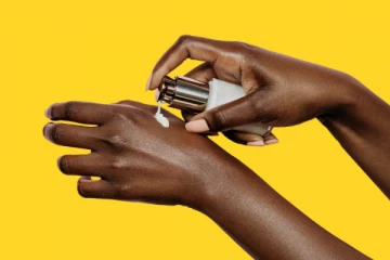 கைகளின் வறட்சியை போக்க இதோ சில அற்புத வழிகள் !!