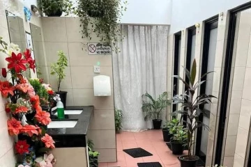 கொழும்பு கழிப்பறைக்குள் மக்களை வியப்பில் ஆழ்த்திய சம்பவம்