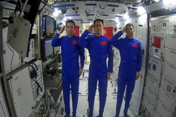 விண்வெளியில் இருந்து 90 நாட்களுக்கு பிறகு பூமிக்கு திரும்பிய 3 வீரர்கள்