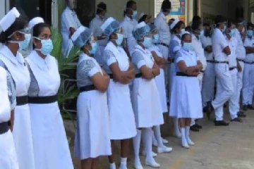 நாடு முழுவதும் உள்ள வைத்தியசாலை பணியாளர்கள் பணிப்புறக்கணிப்பு