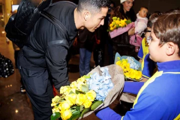 குடும்பத்துடன் சவூதி அரேபியாவிற்கு சென்ற ரொனால்டோ!