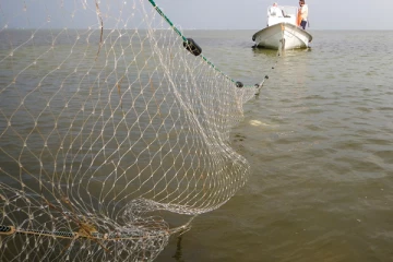 மீனவரின் வலையில் சிக்கிய ஆபத்தான பொருளால் பரபரப்பு