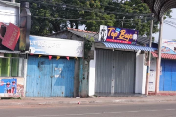 மாவீரர்களை நினைவுகூர்ந்து முல்லைத்தீவு வர்த்தக நிலையங்களுக்கு பூட்டு(video)