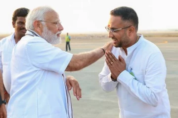 தனக்கு பிறந்த குழந்தைகளை பார்க்காமல் மோடிக்காக வந்த தொண்டர்! உடனே மோடி சொன்னது என்ன?