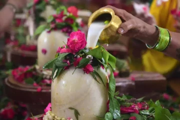 சனிப்பிரதோஷமான இன்றைய தினம் இந்த 6 பொருட்களை வைத்து சிவபெருமானை வழிபட வேண்டுமாம்