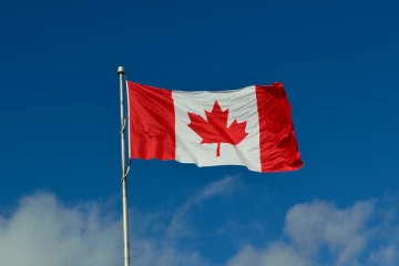 மர இலையைக் கொண்ட கனேடிய கொடி..! வரலாறும் பின்னணியும்