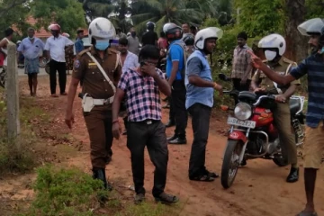 முல்லைத்தீவு பகுதியில் வாள்கள், பொல்லுகளுடன் தாக்குதல் நடத்த முயன்ற மூவர் கைது