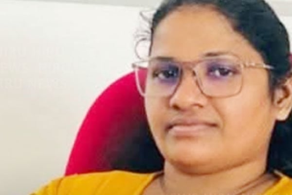 வீதி விபத்தில் இளம் பெண் மரணம் | Young Woman Dies In Accident In Monaragala