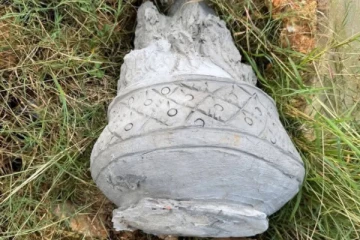 யாழில் மீண்டும் விஷமிகளால் உடைக்கப்பட்ட அணையா விளக்கு தூபி