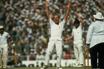 இங்கிலாந்தின் தலைசிறந்த சுழற்பந்து வீச்சாளர் டெரெக் அண்டர்வுட் காலமானார்