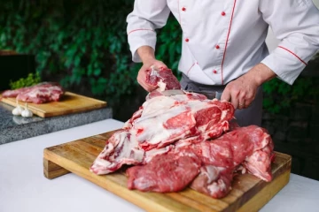 கொழும்பு ஐந்து நட்சத்திர ஹோட்டல் 300 கிலோ இறைச்சிக்கு சீல்!