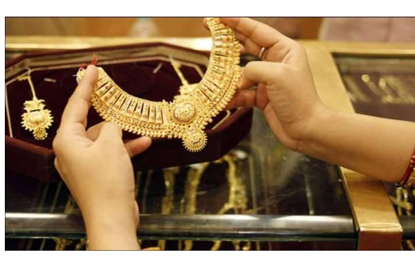 உண்மையில் தங்கம் விலை ஏற்றம் இறக்கத்திற்கு காரணம் என்ன? இனி எப்படி பார்த்து வாங்கவேண்டும்... | Gold Rate Up And Down Reason In Tamil