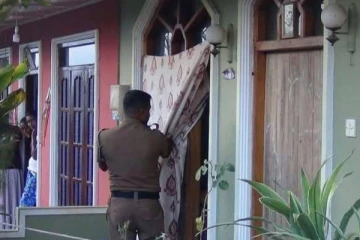 வீடு ஒன்றில் இருந்து கணவன் மற்றும் மனைவியின் சடலங்கள் மீட்பு