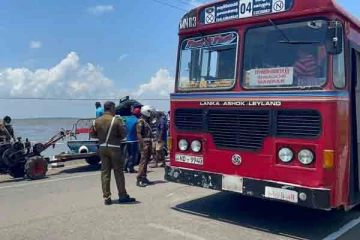 இன்று இடம்பெற்ற கோரவிபத்து; திருமண நிகழ்வுக்கு சென்றவர்களுக்கு நேர்ந்த சோகம் (Photos)