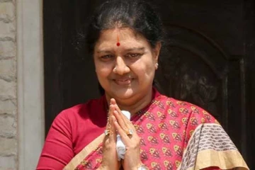 சென்னை கனமழை பாதிப்பு - நேரில் பார்வையிட்டு நிவாரண பொருட்களை வழங்கினார் சசிகலா