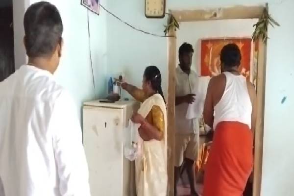யாழில் சட்டவிரோத ஜோதிட நிலையம் ; மூன்று இந்தியர்கள் கைது | Illegal Astrology Centre Jaffna Indians Arrested