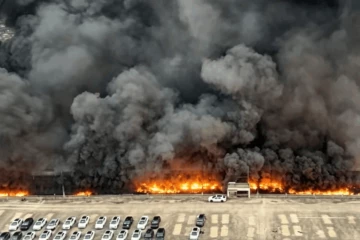 චීනයේ ෂෙන්සෙන් BYD නිෂ්පාදනාගාරයේ දැවැන්ත ගින්නක්