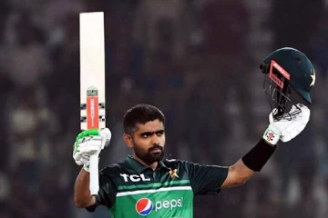 யாரும் செய்யாத புதிய வரலாற்று சாதனை! மிரட்டிய பாகிஸ்தான் கேப்டன்