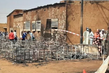 நைஜர் பள்ளியில் திடீர் தீ விபத்து! 26 குழந்தைகள் உடல் கருகி பலியான சோகம்.. கதறும் குடும்பத்தினர்