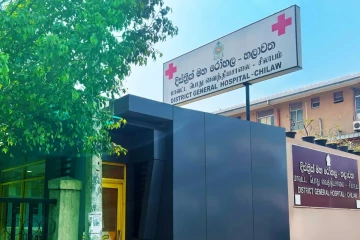 வைத்தியசாலையில் பாதுகாப்பு அதிகாரிகள் மீது தாக்குதல் ; மதுபோதையில் எல்லைமீறிய மூவர்