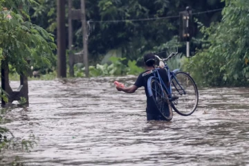 இலங்கையில் சீரற்ற காலநிலையால் இருவர் உயிரிழப்பு