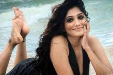 மிகவும் வயதான நபருடன் நெருக்கமாக குத்தாட்டம் போட்ட ஜுலி.... வைரலாகும் வீடியோ