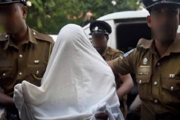 காலியில் பெண்ணொருவரை அதிரடியாக கைது செய்த பொலிஸார்!