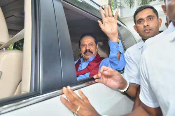 மகிந்தவின் குண்டு துளைக்காத வாகனத்தை மீளப் பெற்றது அரசாங்கம்! | Mahinda S Bulletproof Vehicle Returned