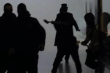 පරිස්සමෙන් පොලිස් වෙසින් නිවසකට ඇතුල් වී සිදු කළ භයානක දේ..