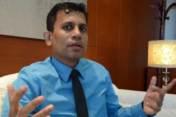 சுகாதார அமைச்சின் செயலாளரின் உத்தரவுகளை நிறைவேற்றுவதை உடன் நிறுத்துமாறு கெஹெலியவிடம் கோரிக்கை