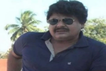 மக்களோடு மக்களாக நடனமாடி வாக்கு சேகரித்த மன்சூர் அலிகான்