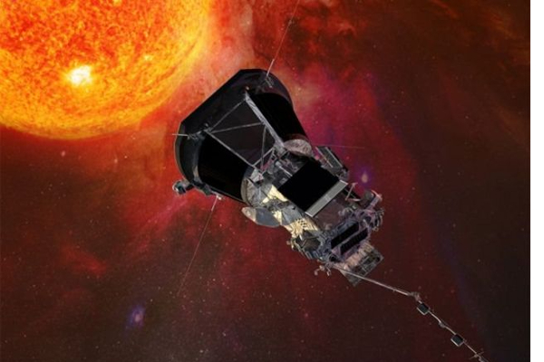 உலக வரலாற்றிலேயே முதல் முறையாக சூரியனின் மேல் படலத்தை தொட்டது நாசா விண்கலம் - வியப்பூட்டும் புகைப்படங்கள் | World Sun Nasa Spacecraft Photos