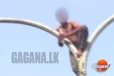 "මට මගේ බිරිදව ගෙනල්ලා දෙන්නකෝ ළමයි තුන්දෙනා අඩනවා" විදෙස් ගත බිරිද ඉල්ලා පුද්ගලයෙක් විදුලි කණුවට නගී